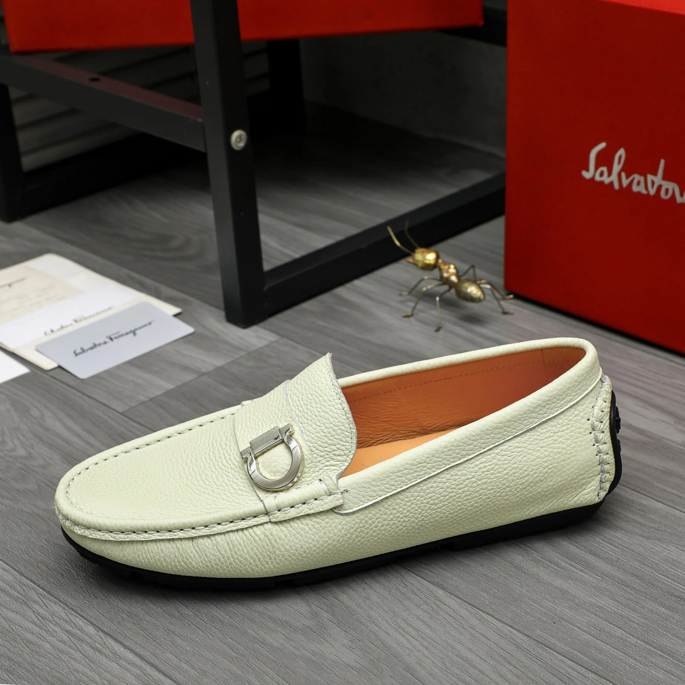 Men's shoes 💰380 Product trademark: Ferragamo "Ferragamo" casual slip-on shoes Regular size: 38-45 (45 is custom-made and non-returnable) Product materials: Selected high-quality pebbled cowhide upper, pigskin lining, rubber outsole